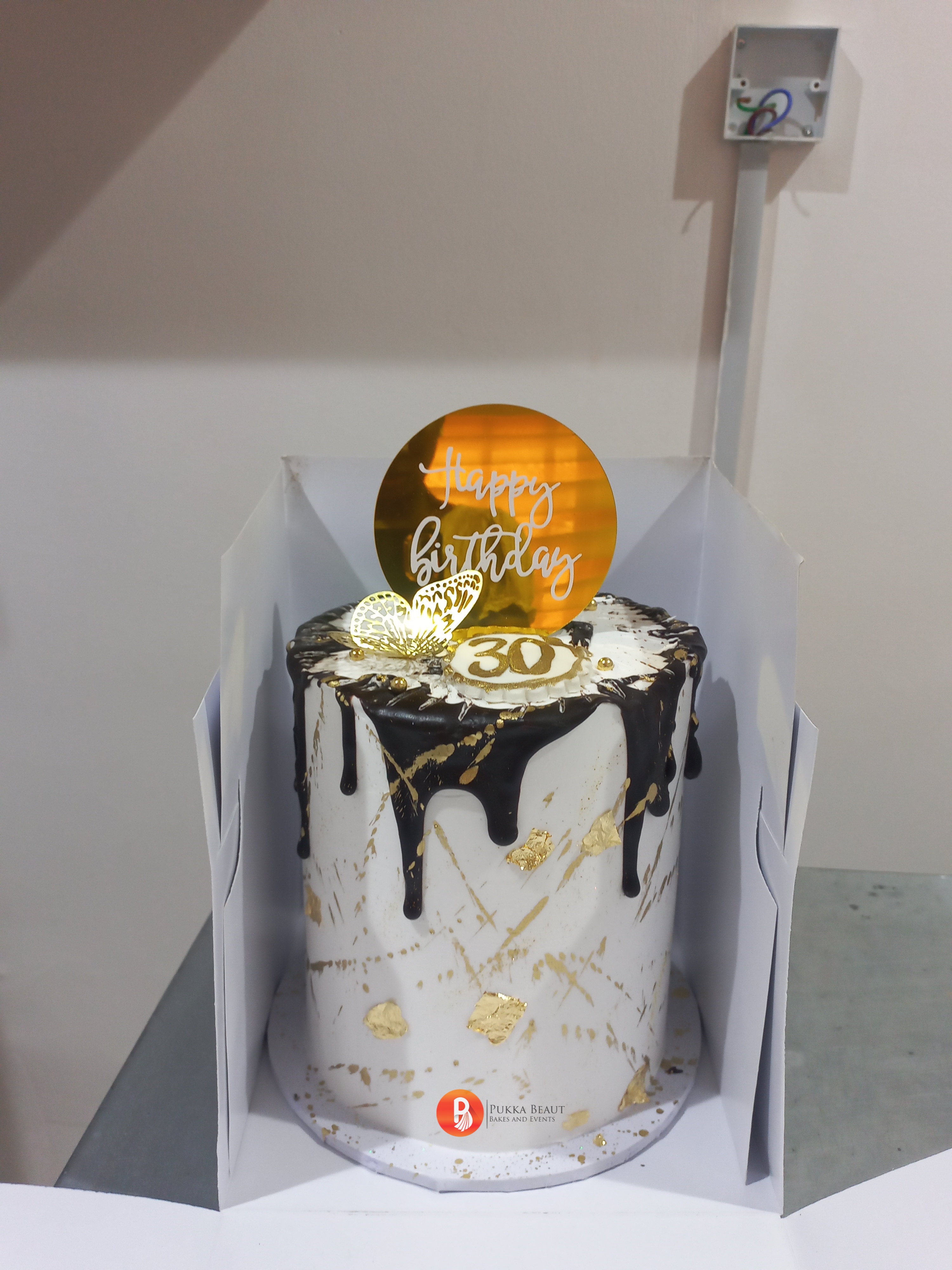 Drip-style 30th birthday cake by Pukka Beaut